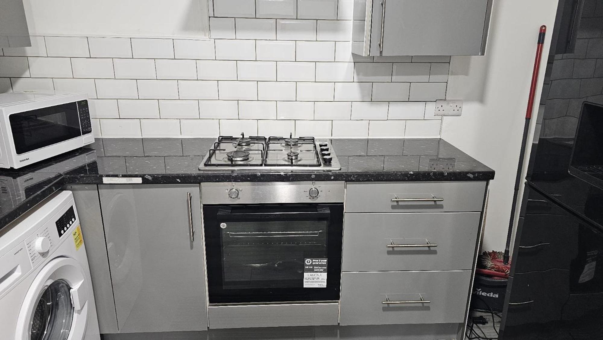 Spacious Double Bedroom With Private Toilet And Shared Kitchen With On Premesis Parking 올드베리 외부 사진